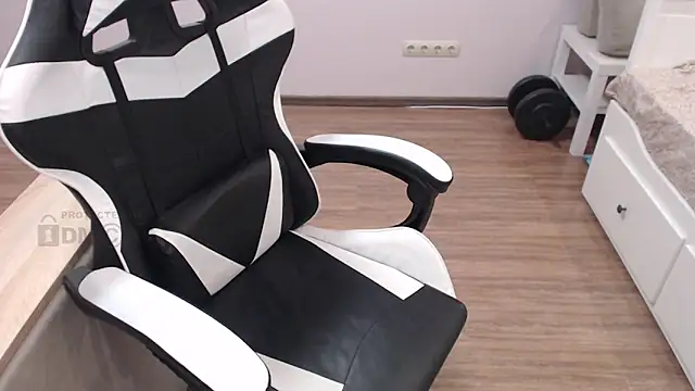 Mandarin4ks online show from March 17, 2025, 12:35 pm