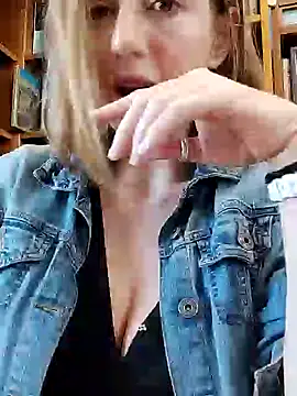 TopsyWilde online show from February 10, 2025, 8:53 am