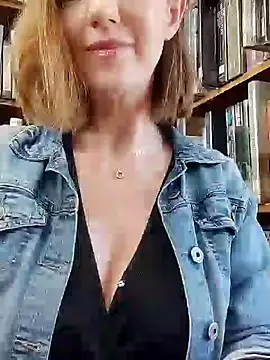 TopsyWilde online show from February 11, 2025, 9:20 am