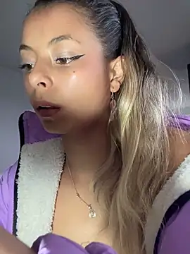 Snapshot of RsellAmb chatting on February 8, 2025, 10:29 pm RsellAmb online show from February 8, 2025, 10:29 pm