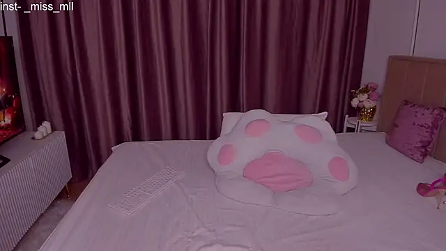 MaaryM online show from October 4, 2025, 7:04 pm