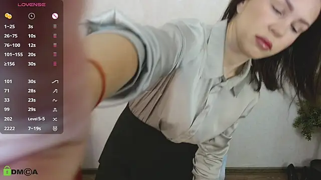 Snapshot of VickyGolden chatting on October 2, 2025, 5:22 am VickyGolden online show from October 2, 2025, 5:22 am