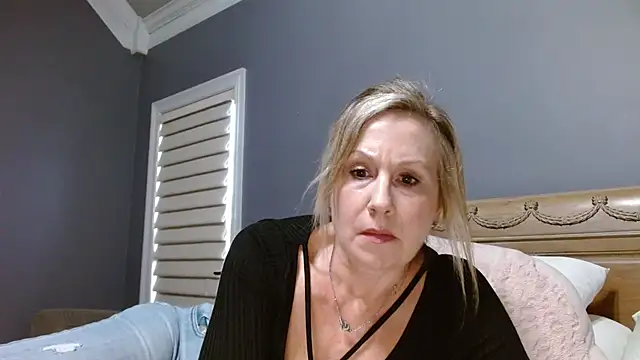 Lisaisluscious online show from October 8, 2025, 1:34 pm