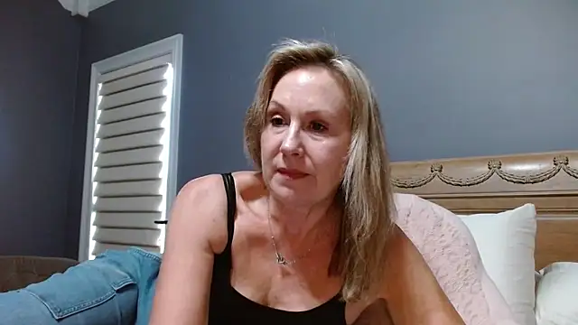 Lisaisluscious online show from September 22, 2025, 2:23 pm