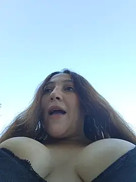 VickyHoult online show from October 24, 2025, 9:25 pm