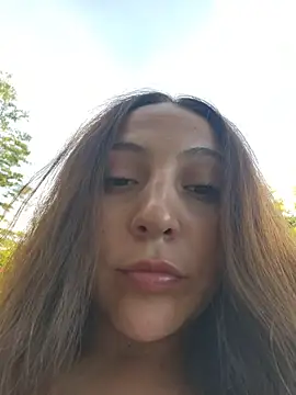 VickyHoult online show from October 19, 2025, 9:50 pm