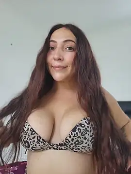 VickyHoult online show from May 17, 2026, 7:36 pm