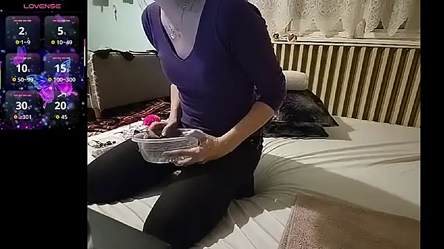 Analimado18 online show from October 27, 2025, 4:52 pm