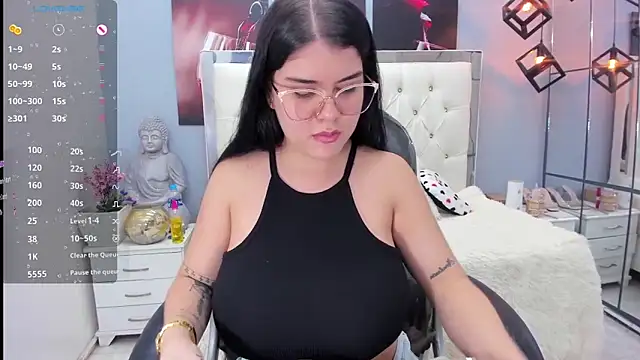 pearl weet online show from December 4, 2025, 6:29 pm