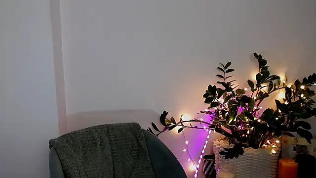 Xentthia online show from February 6, 2025, 3:52 pm