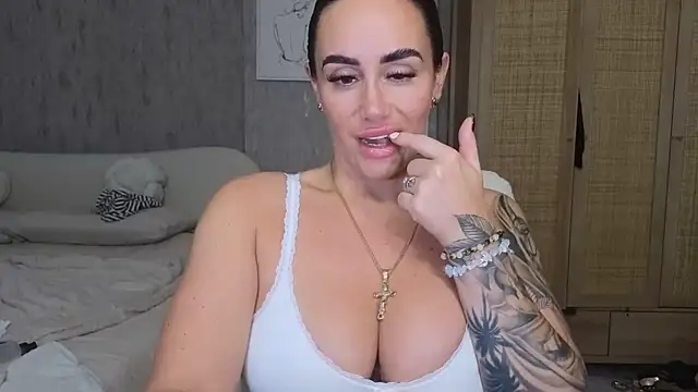 Snapshot of LibbyLoveHeartx chatting on October 3, 2025, 6:26 am LibbyLoveHeartx online show from October 3, 2025, 6:26 am