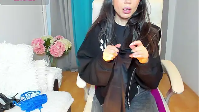 BellaAnna30 online show from January 15, 2025, 12:47 pm