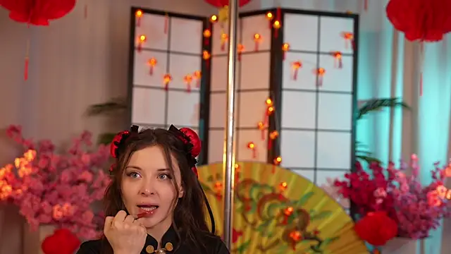 KittyCaitlin online show from February 12, 2025, 7:02 pm