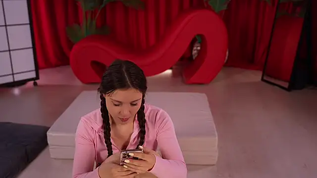 KittyCaitlin online show from October 18, 2025, 8:33 pm