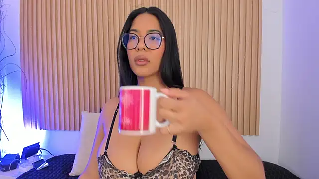Snapshot of GenesisRuiz chatting on June 25, 2026, 11:04 am GenesisRuiz online show from June 25, 2026, 11:04 am