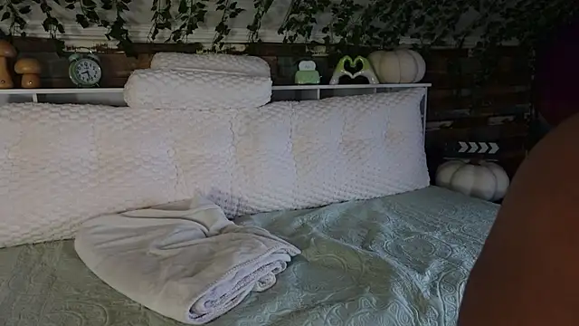 -khayaparker online show from February 20, 2025, 1:30 pm