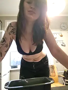 LazyTanukii online show from December 22, 2025, 6:24 am