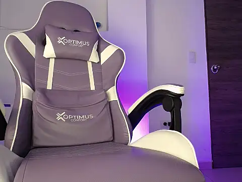 cutie and slutty online show from October 5, 2025, 5:20 am