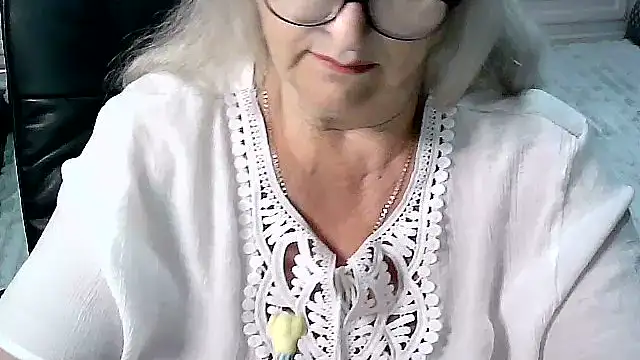 Snapshot of LolkaAlyss chatting on July 9, 2026, 6:25 am LolkaAlyss online show from July 9, 2026, 6:25 am