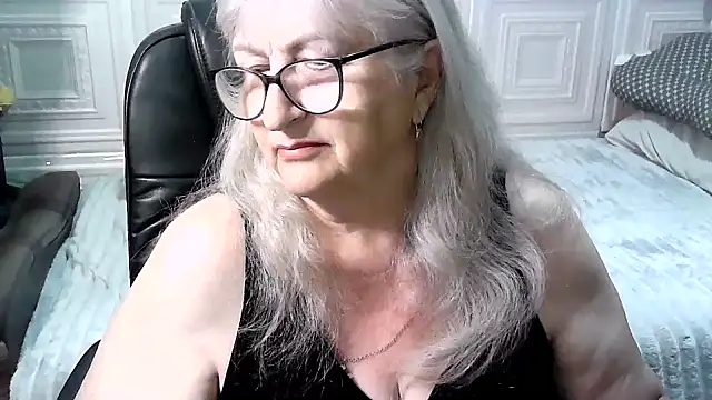 Snapshot of LolkaAlyss chatting on May 10, 2026, 3:03 pm LolkaAlyss online show from May 10, 2026, 3:03 pm