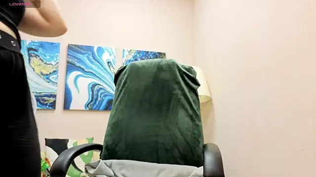 BattyMoll online show from September 24, 2025, 3:40 pm