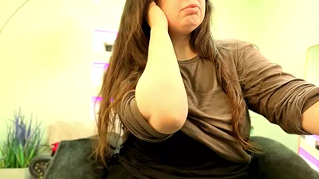 BattyMoll online show from December 18, 2025, 8:45 pm