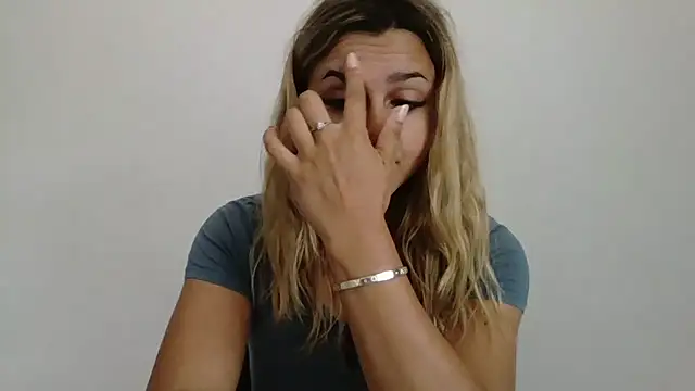Snapshot of NicolePlay chatting on July 8, 2026, 5:19 am NicolePlay online show from July 8, 2026, 5:19 am