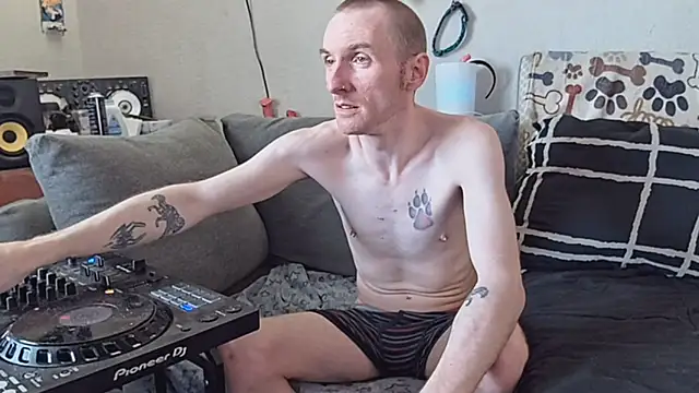 pyrowuff online show from March 5, 2026, 9:33 pm