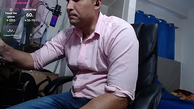 lewislamxxx hot online show from September 26, 2025, 8:27 pm