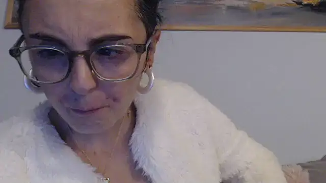 Snapshot of cleophee chatting on November 24, 2025, 6:57 am cleophee online show from November 24, 2025, 6:57 am