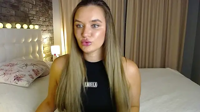 starrydoll online show from October 23, 2025, 3:54 pm