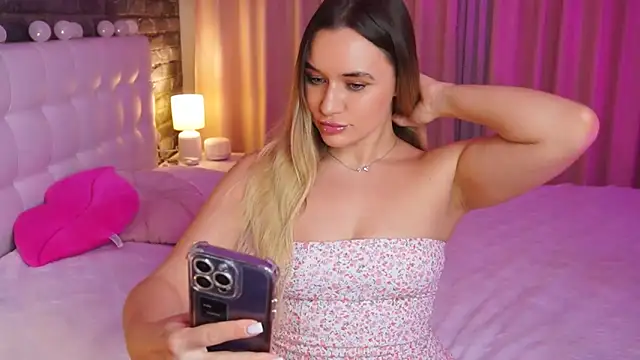 starrydoll online show from March 16, 2025, 6:12 pm