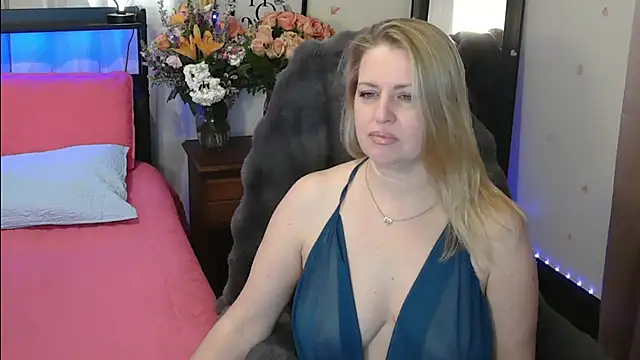 Snapshot of HollieBim chatting on February 17, 2025, 2:38 pm HollieBim online show from February 17, 2025, 2:38 pm