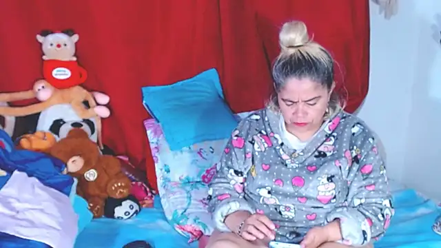 estrellita fugaz16x online show from November 10, 2025, 4:06 am