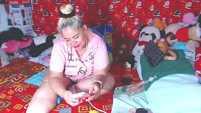 Snapshot of estrellita_fugaz16x chatting on April 30, 2026, 4:41 am estrellita fugaz16x online show from April 30, 2026, 4:41 am