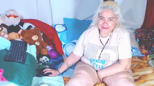 estrellita fugaz16x online show from November 30, 2025, 3:40 am