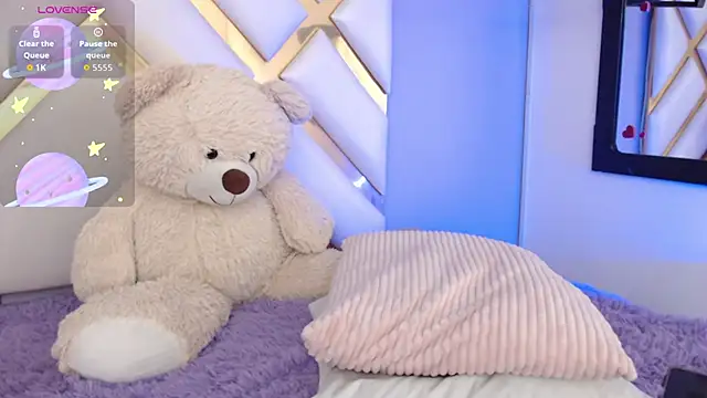 Snapshot of BeckyAnders chatting on October 15, 2025, 4:37 pm BeckyAnders online show from October 15, 2025, 4:37 pm