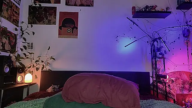 olivecum online show from October 13, 2025, 1:23 pm