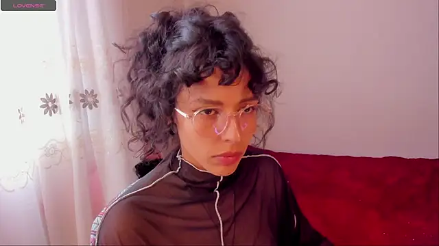 aluna 0310 online show from January 3, 2025, 7:50 pm