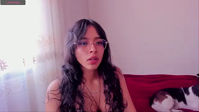 aluna 0310 online show from December 4, 2024, 6:33 pm