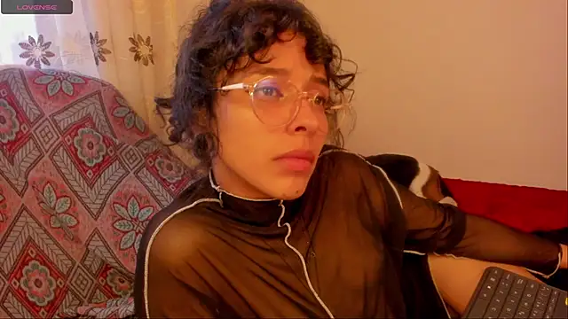 aluna 0310 online show from January 3, 2025, 10:51 pm