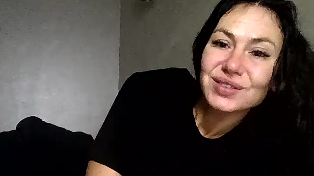 JulianaGold1 online show from November 9, 2025, 8:13 pm