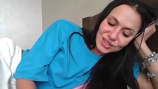 JulianaGold1 online show from March 10, 2025, 12:49 pm