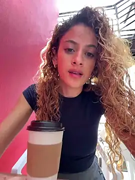 alana15 online show from April 7, 2026, 9:49 pm