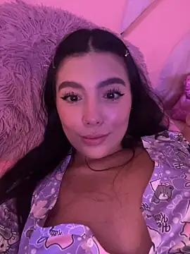 shantall vidales  online show from October 9, 2025, 8:59 am