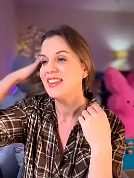 MaiseKnox online show from April 1, 2026, 9:45 pm