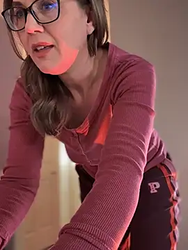 MaiseKnox online show from March 1, 2025, 8:42 pm