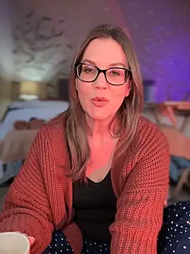 MaiseKnox online show from March 16, 2025, 11:59 pm