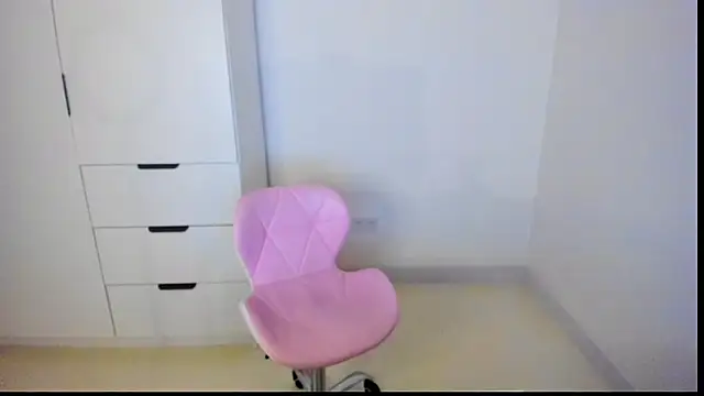 MiaStripDance online show from January 15, 2026, 4:32 pm