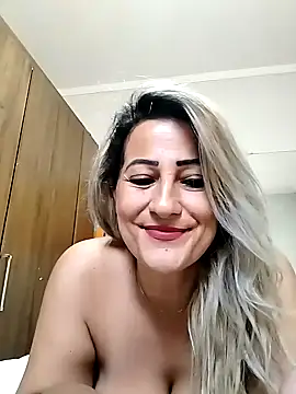 Snapshot of vivifernades chatting on January 14, 2025, 8:15 pm vivifernades online show from January 14, 2025, 8:15 pm